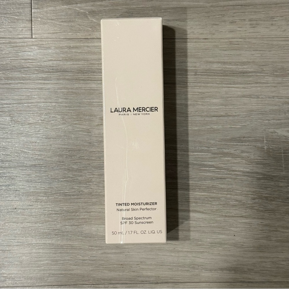 Laura Mercier Tinted Moisturizer – Natural Skin Perfector (Shade: 3W1 Bisque)